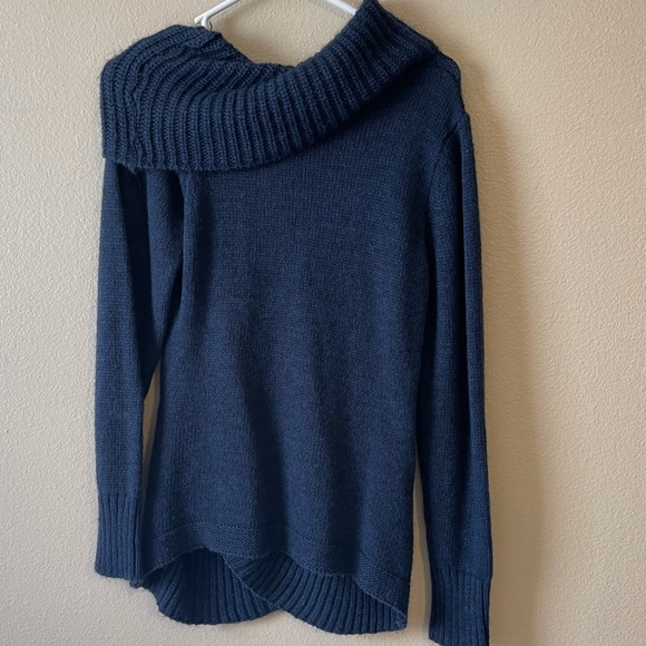 Blue Berretti Sweater - Picture 2 of 4